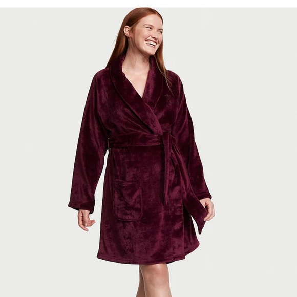 VICTORIA'S SECRET
Short Cozy Robe - NEW - Picture 2 of 3